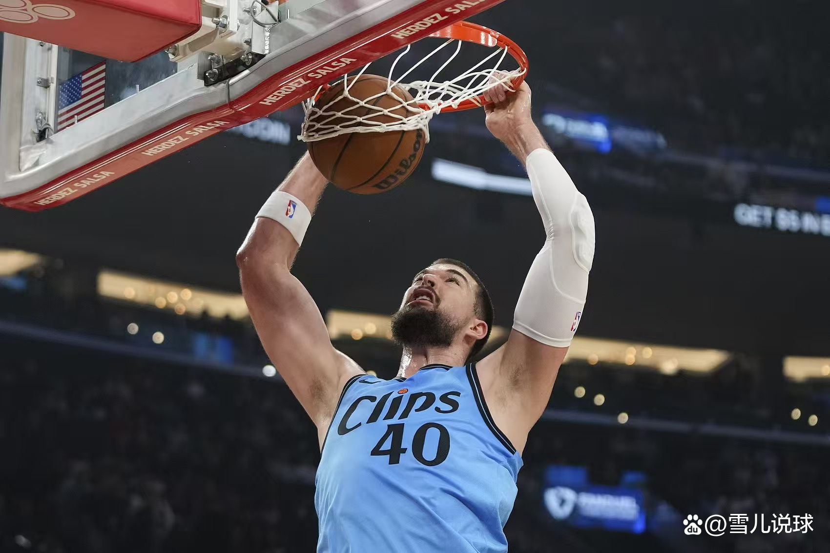 开云体育下载-雄鹿大胜对手，掀起胜利狂潮