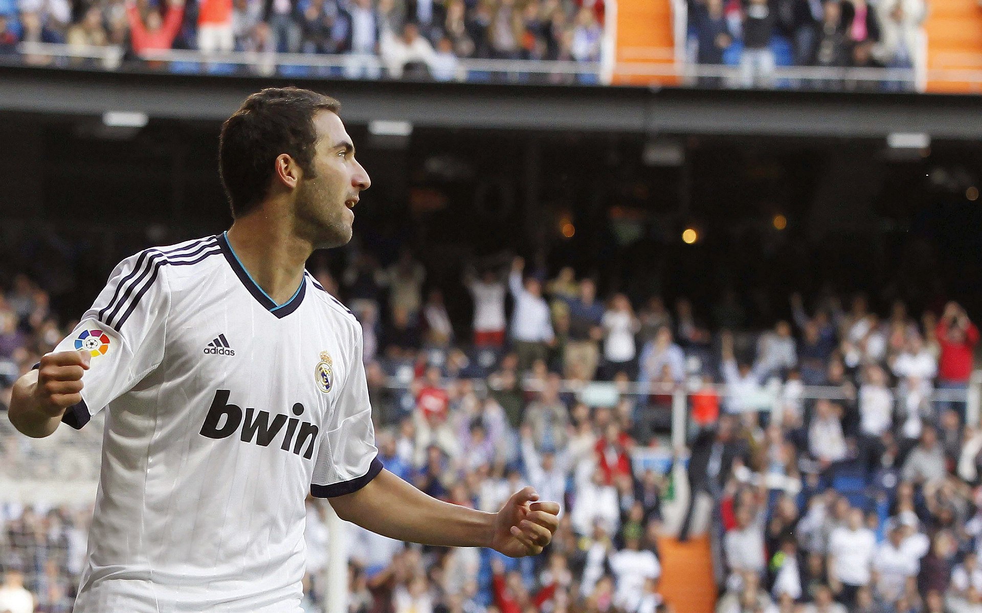 开云体育入口-德甲争冠战与埃及淘汰新西兰，体育世界的平行叙事